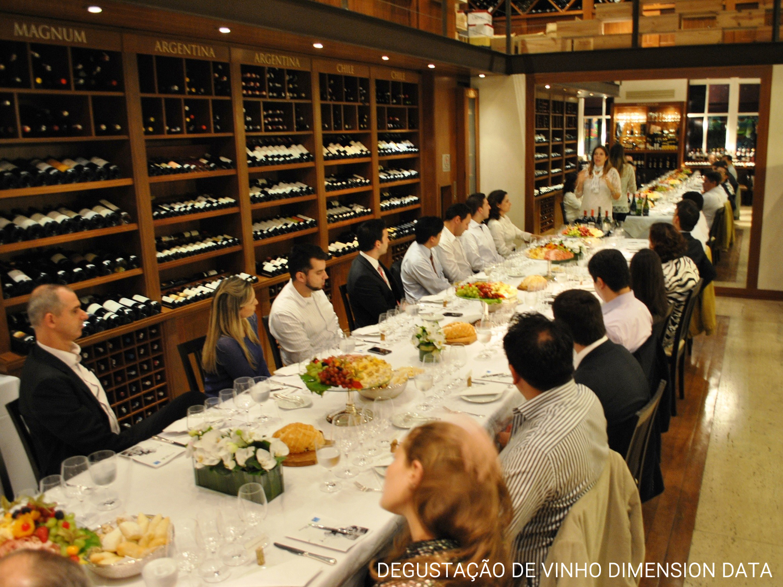 evento relacionamento degustação de vinho dimension data.jpg